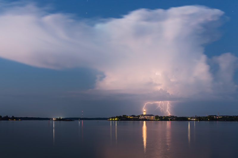 Helsinki by Night © Mikael Rantalainen