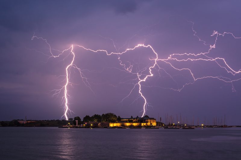 Helsinki by Night © Mikael Rantalainen
