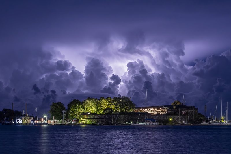 Helsinki by Night © Mikael Rantalainen
