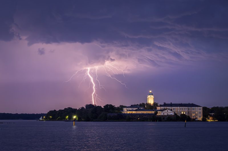 Helsinki by Night © Mikael Rantalainen