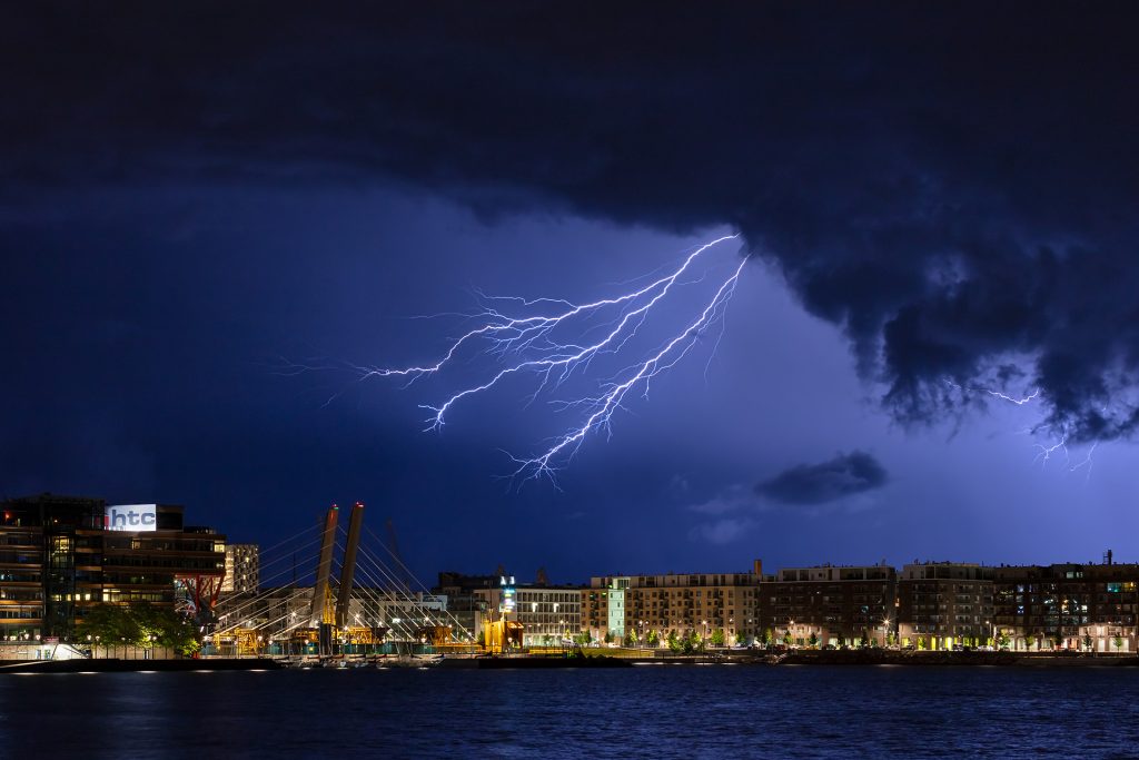 Helsinki by Night © Mikael Rantalainen