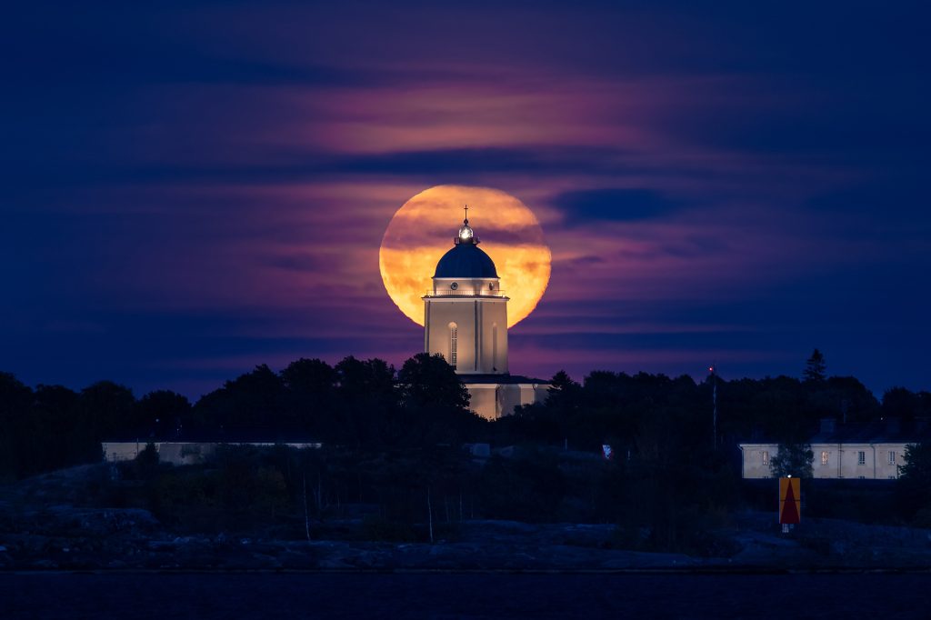 Helsinki by Night © Mikael Rantalainen