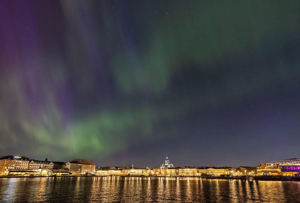 Helsinki by Night © Mikael Rantalainen