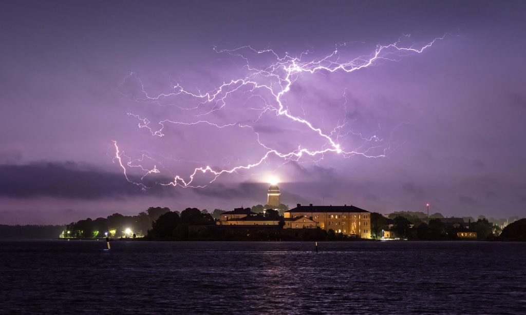 Helsinki by Night © Mikael Rantalainen